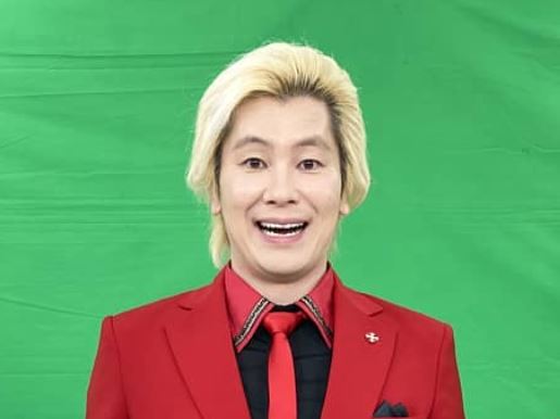 カズレーザーの生い立ちと家族構成！実家や両親の職業・兄妹まで徹底解説