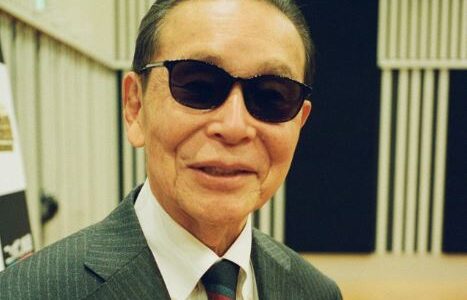タモリは本当に失明している？右目の事故原因とサングラスの理由を解説