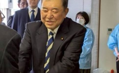 石破茂の実際の身長体重は？若い頃や経歴・家族構成も解説