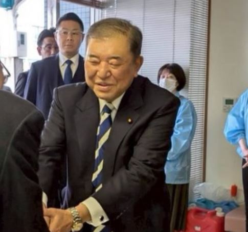 石破茂の実際の身長体重は？若い頃や経歴・家族構成も解説