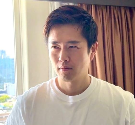 吉村洋文知事の妻の学歴は？偏差値や元CAの経歴を徹底解説！