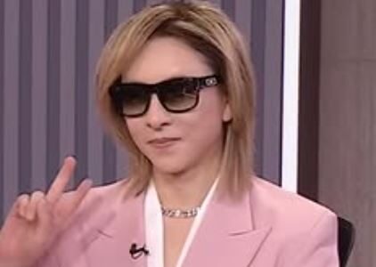 YOSHIKIはなぜ金持ち？印税や海外事業・ディナーショー収入を徹底解説