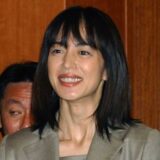 鷲尾いさ子の現在の姿は？車椅子の噂や筋萎縮・病名の真相を解説